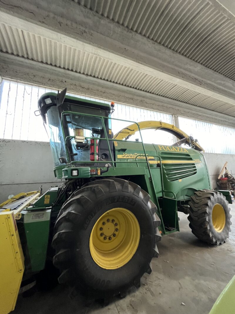 John Deere 7400