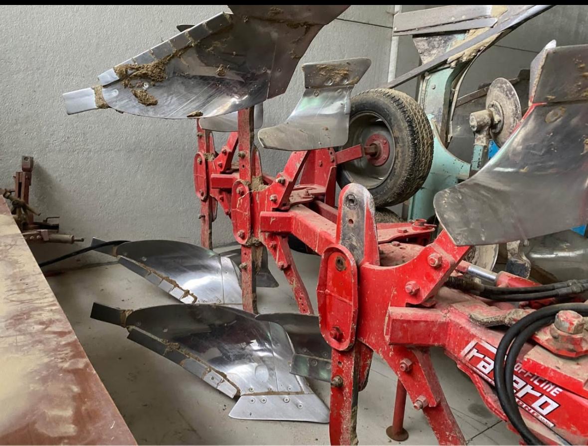 Aratro Cravero trivomero