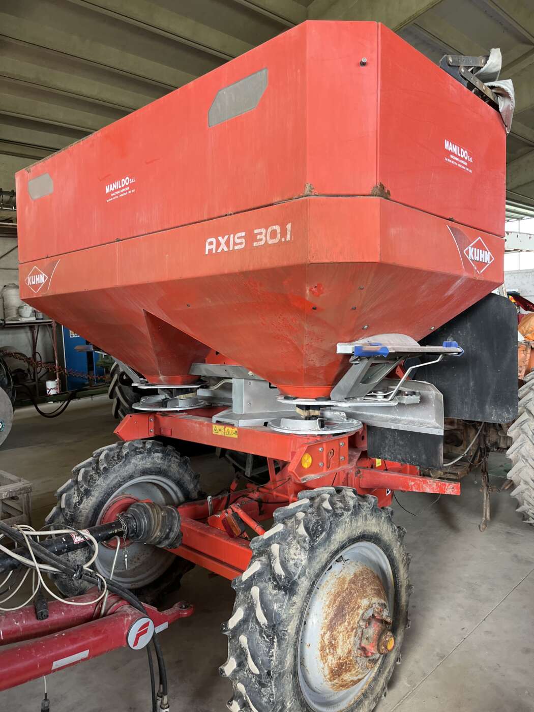 Spandiconcime Kuhn Axis 30.1 + carrello