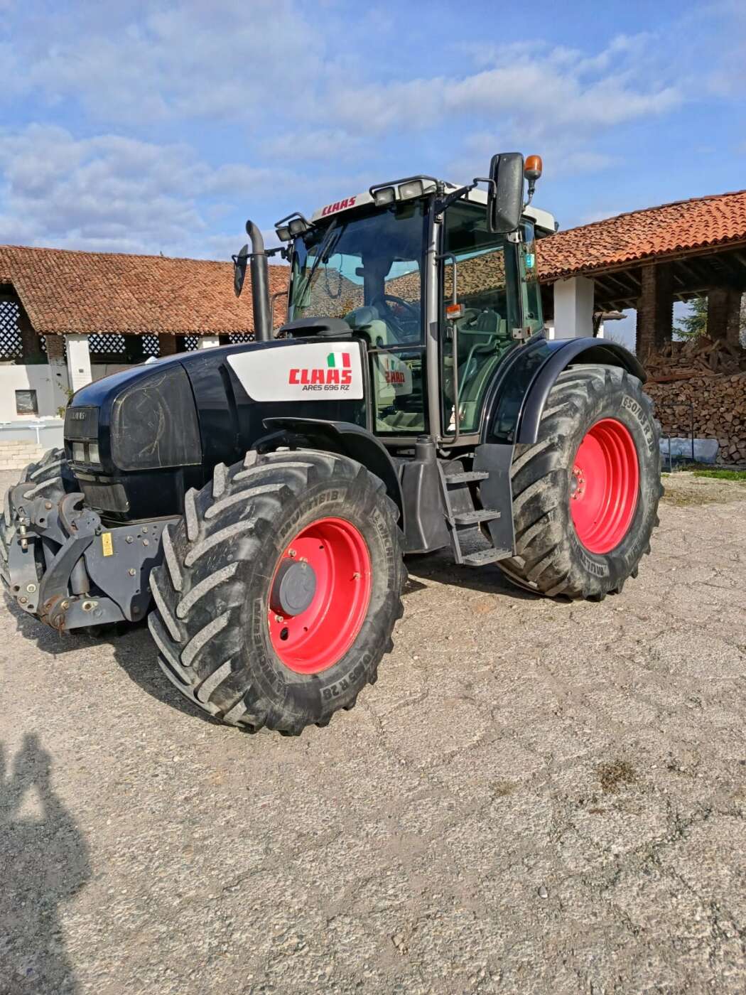 CLAAS Ares 696