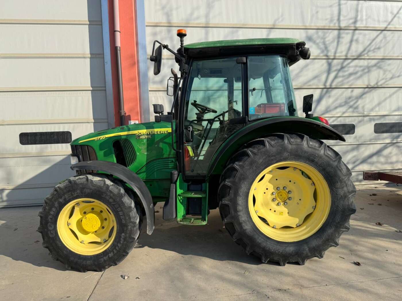 JOHN DEERE 5720