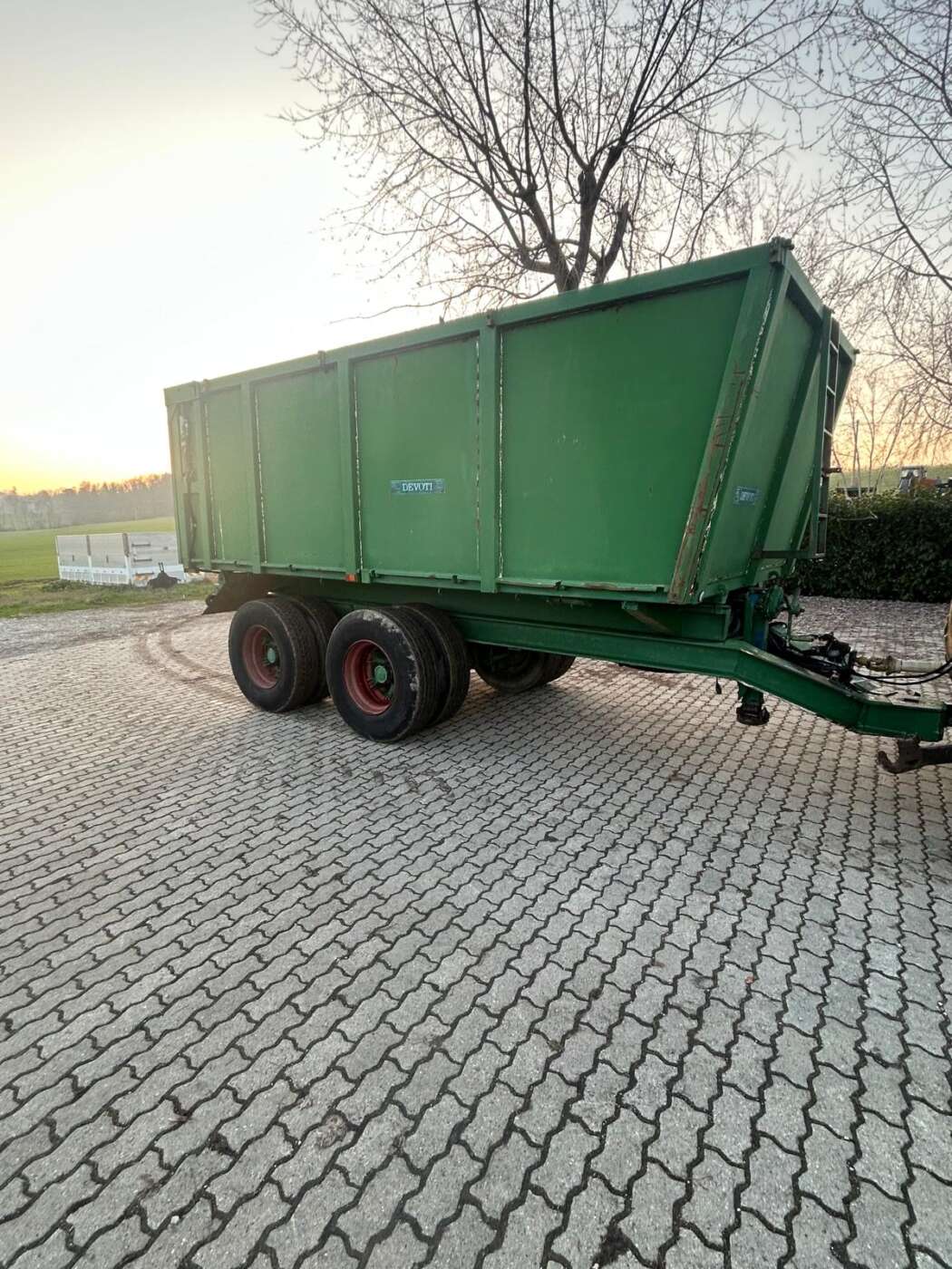 Rimorchio 2 assi 140 q.li