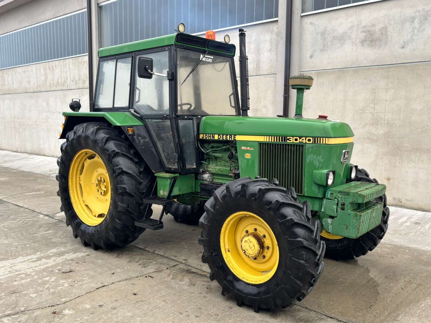 JOHN DEERE 3040 DT
