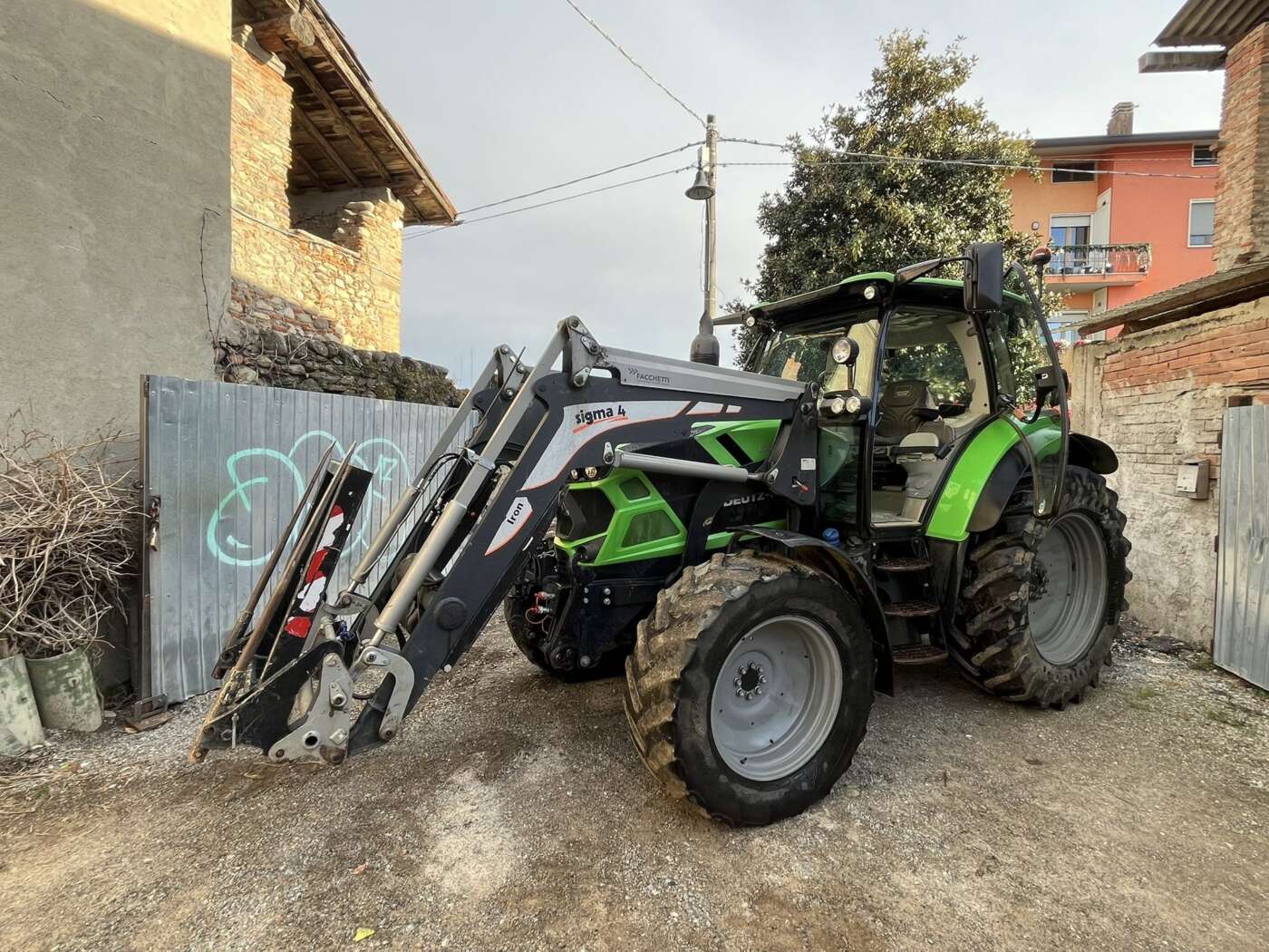 DEUTZ FAHR 6120 MR + Caricatore frontale