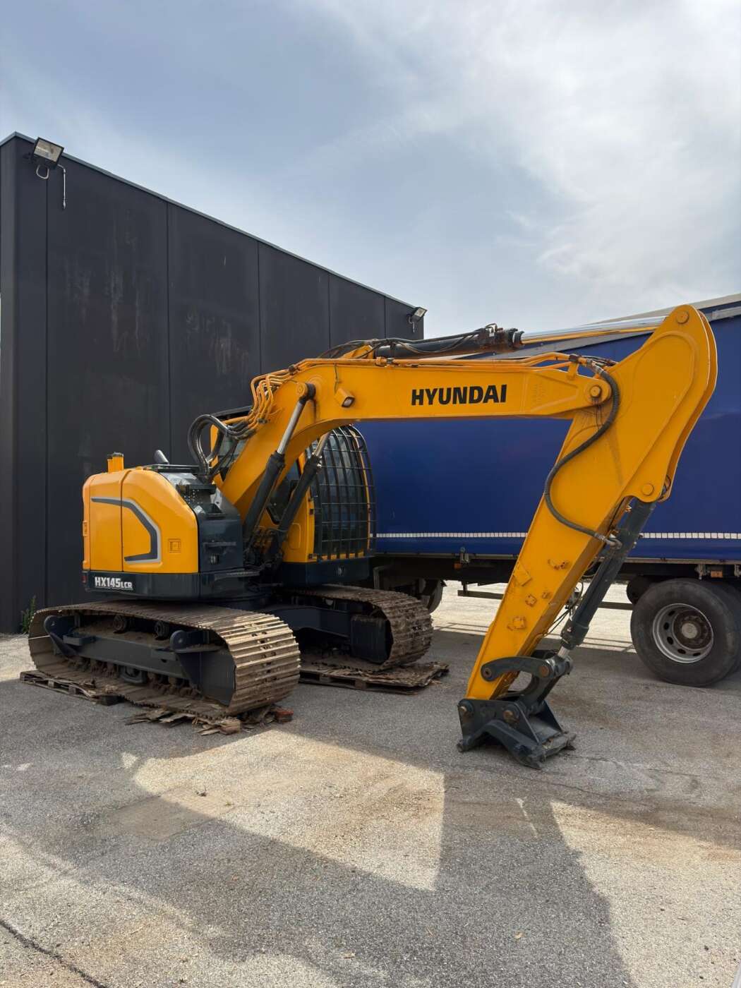 Escavatore HYUNDAI HX145 LCR