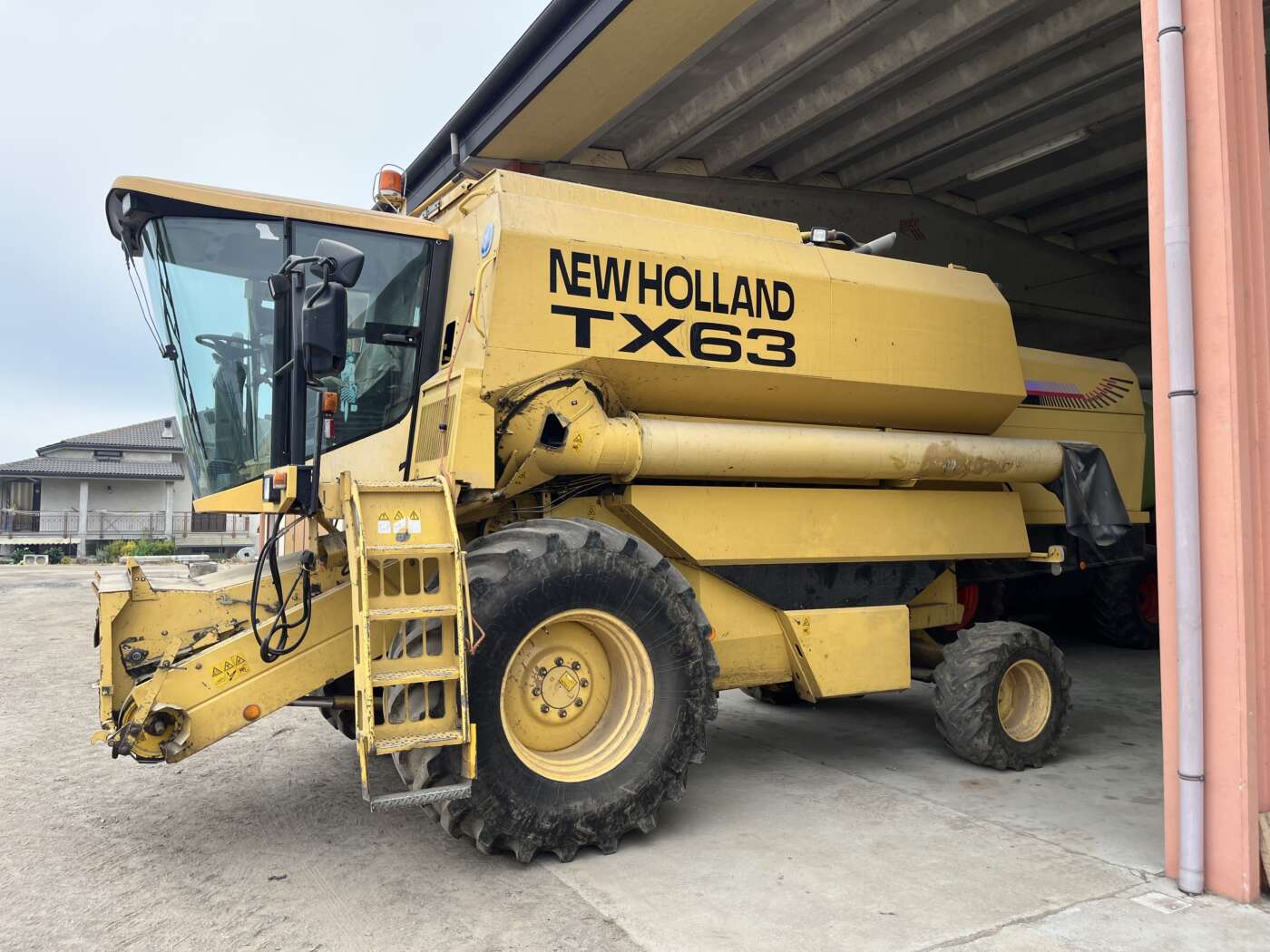 NEW HOLLAND TX63