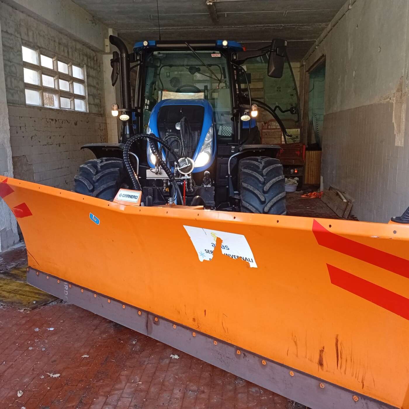NEW HOLLAND T6.125 S + Lama da neve (175 h)