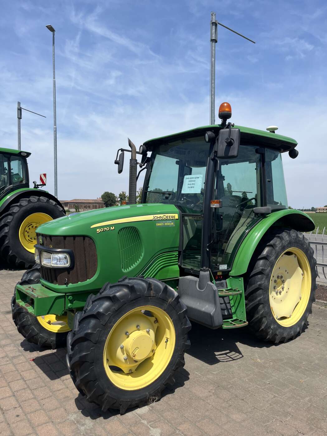 JOHN DEERE 5070M + Guida satellitare RTK