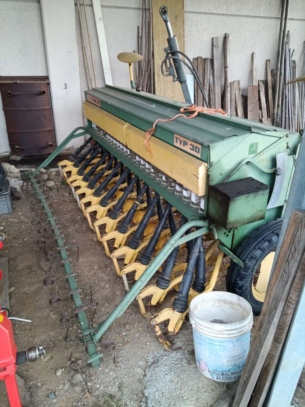 Seminatrice AMAZONE TVP30 - 3m