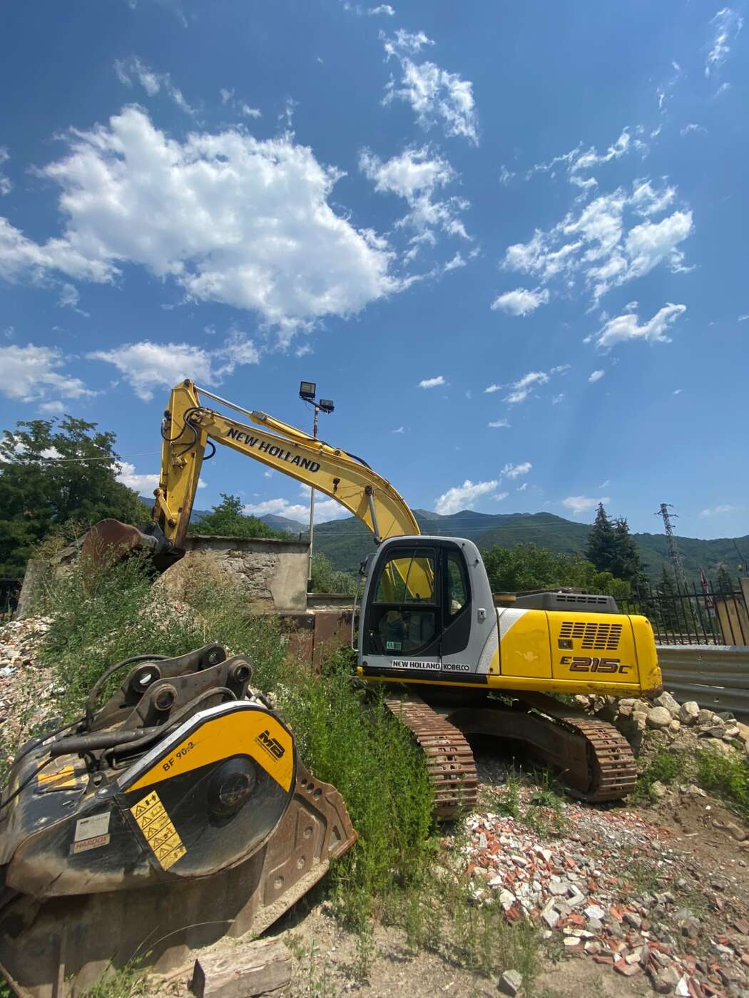 Escavatore NEW HOLLAND E215C