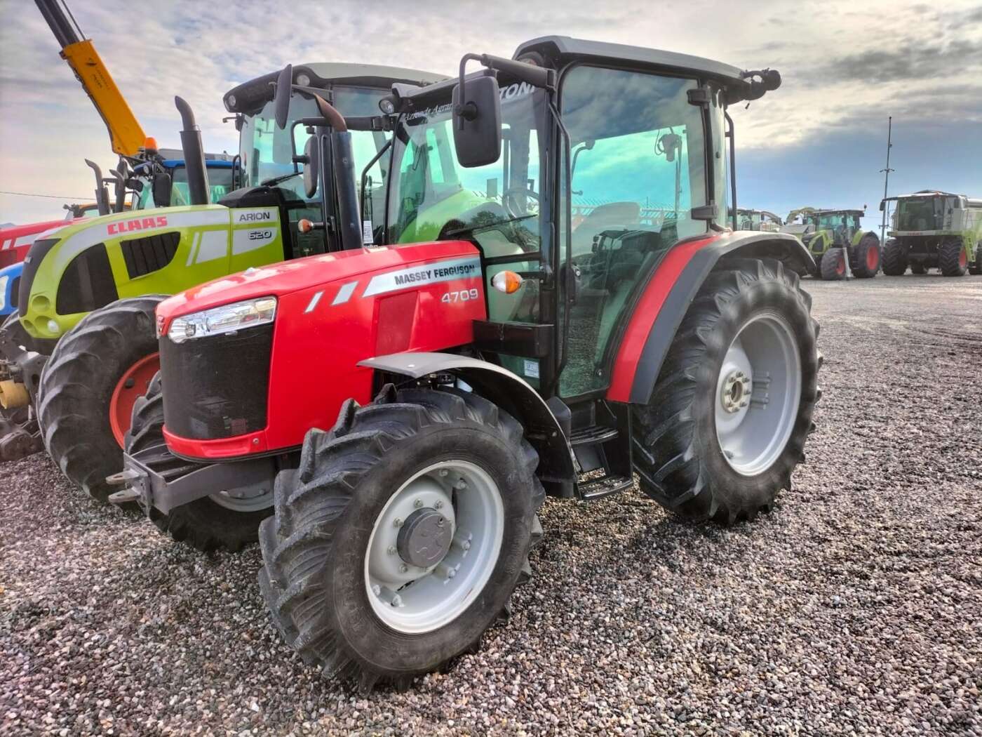 MASSEY FERGUSON 4709